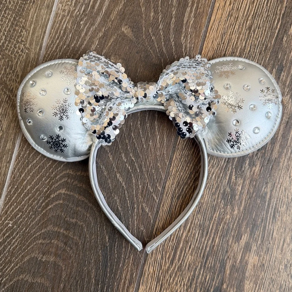 Disney Girls’ Silver Sequin Snowflakes Minnie Mouse Ears Headband—3 Ct